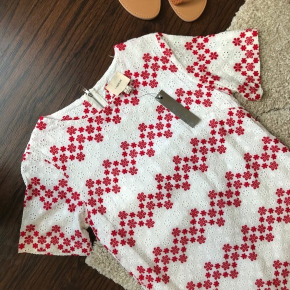 ✨NEW Lulu’s White & Red Eyelit Shift Dress - Picture 1 of 11
